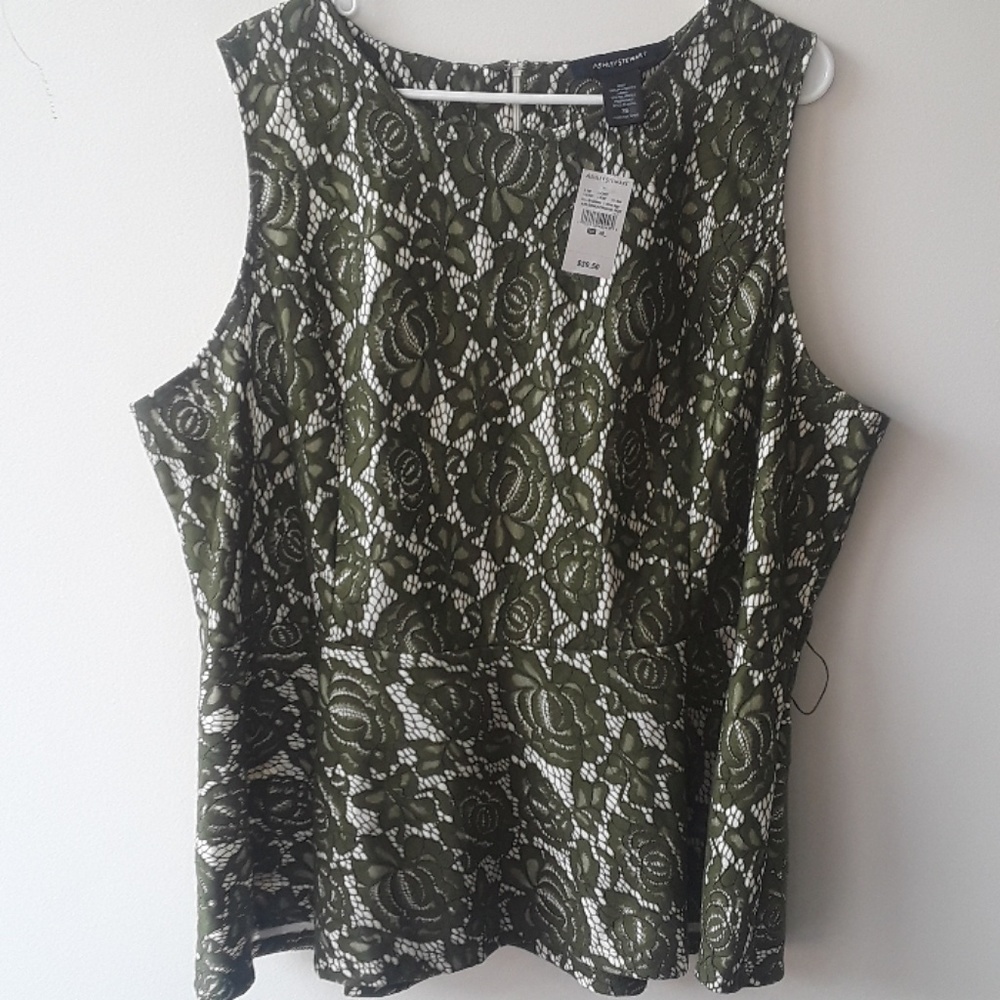 🍁🍁NWT Ashley Stewart Beautiful Olive Top Size 26